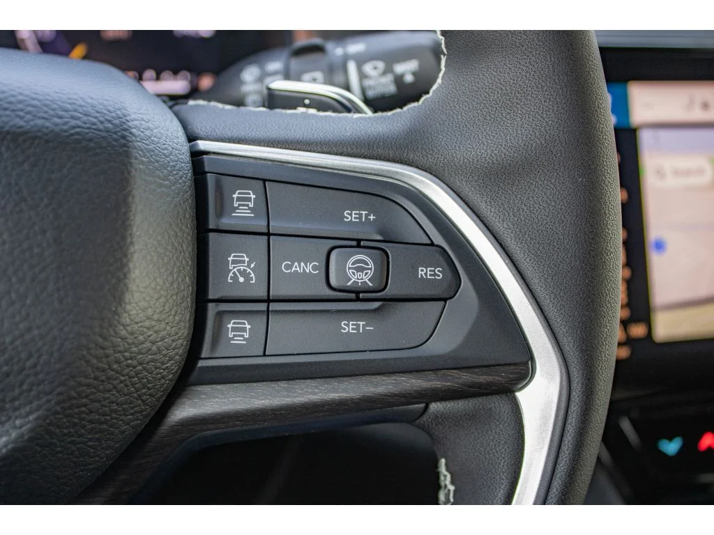 New 2026 Baltic Gray Metallic Clearcoat Jeep Laredo Altitude image 37