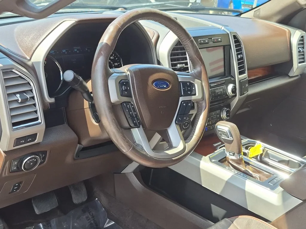 Used 2016  Ford King Ranch image 12