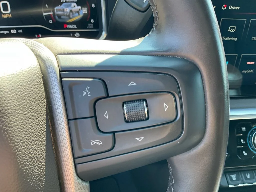 Used 2025 White Frost Tricoat GMC Denali image 31