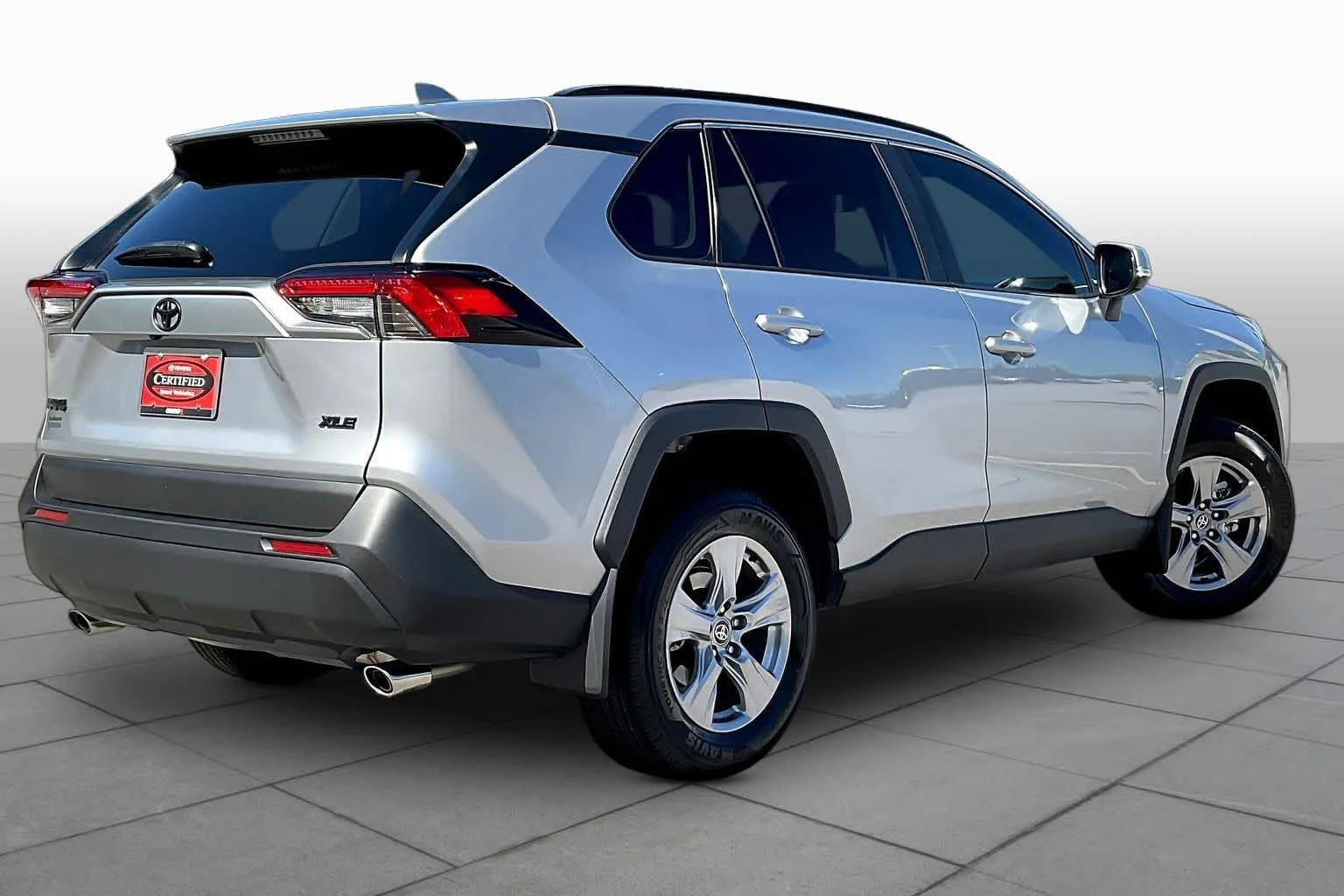 Used 2025 Silver Sky Metallic Toyota XLE image 13