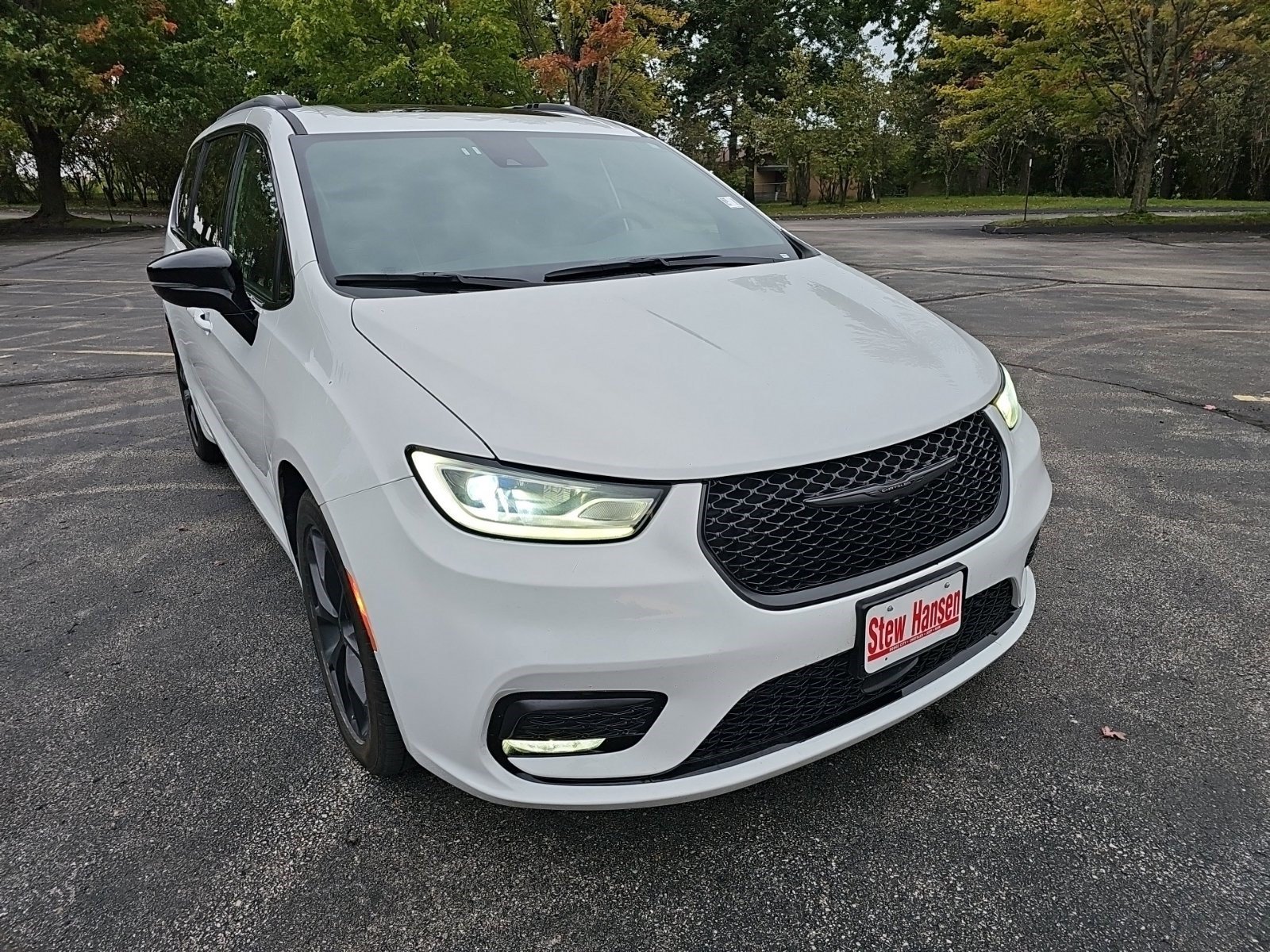 Certified Used 2025 Bright White Clearcoat Chrysler Limited image 4
