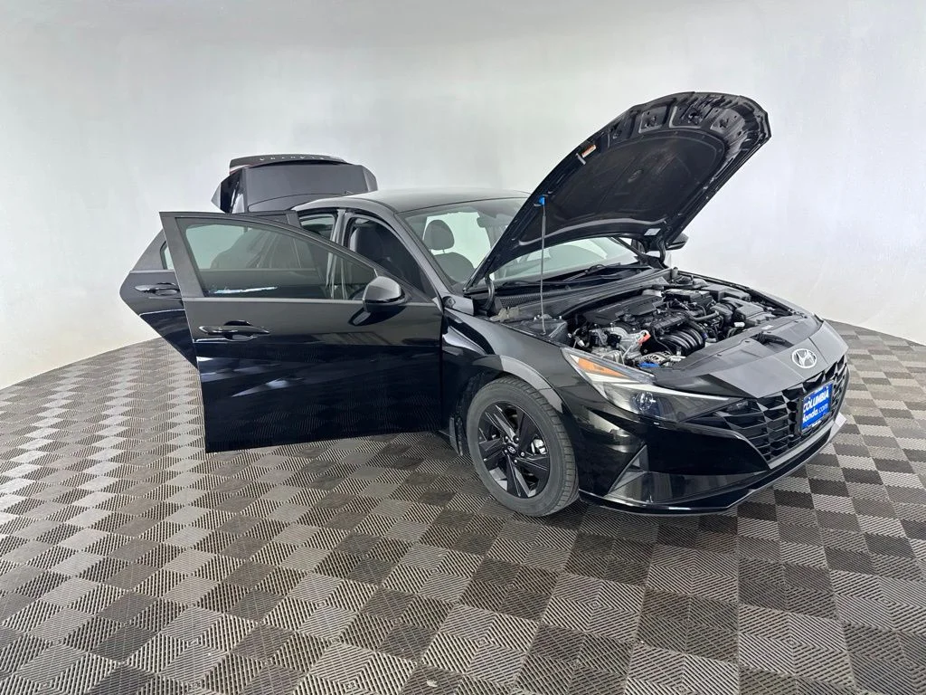 Used 2022 Black Hyundai SEL image 13
