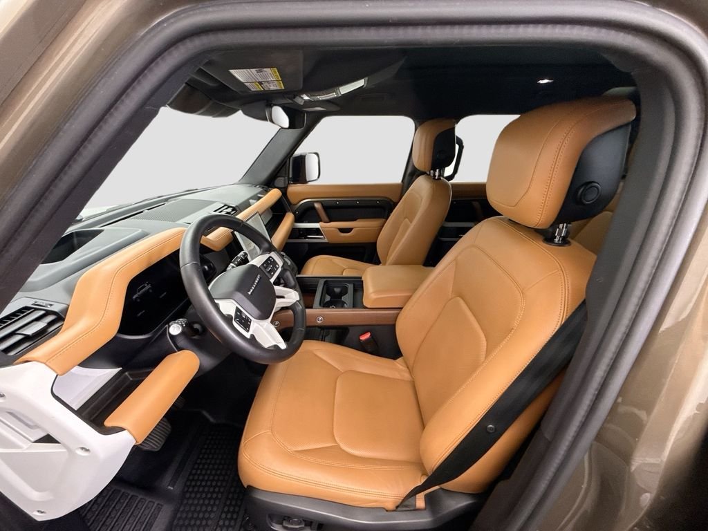 Certified Used 2024 Gondwana Stone Metallic Land Rover SE image 18