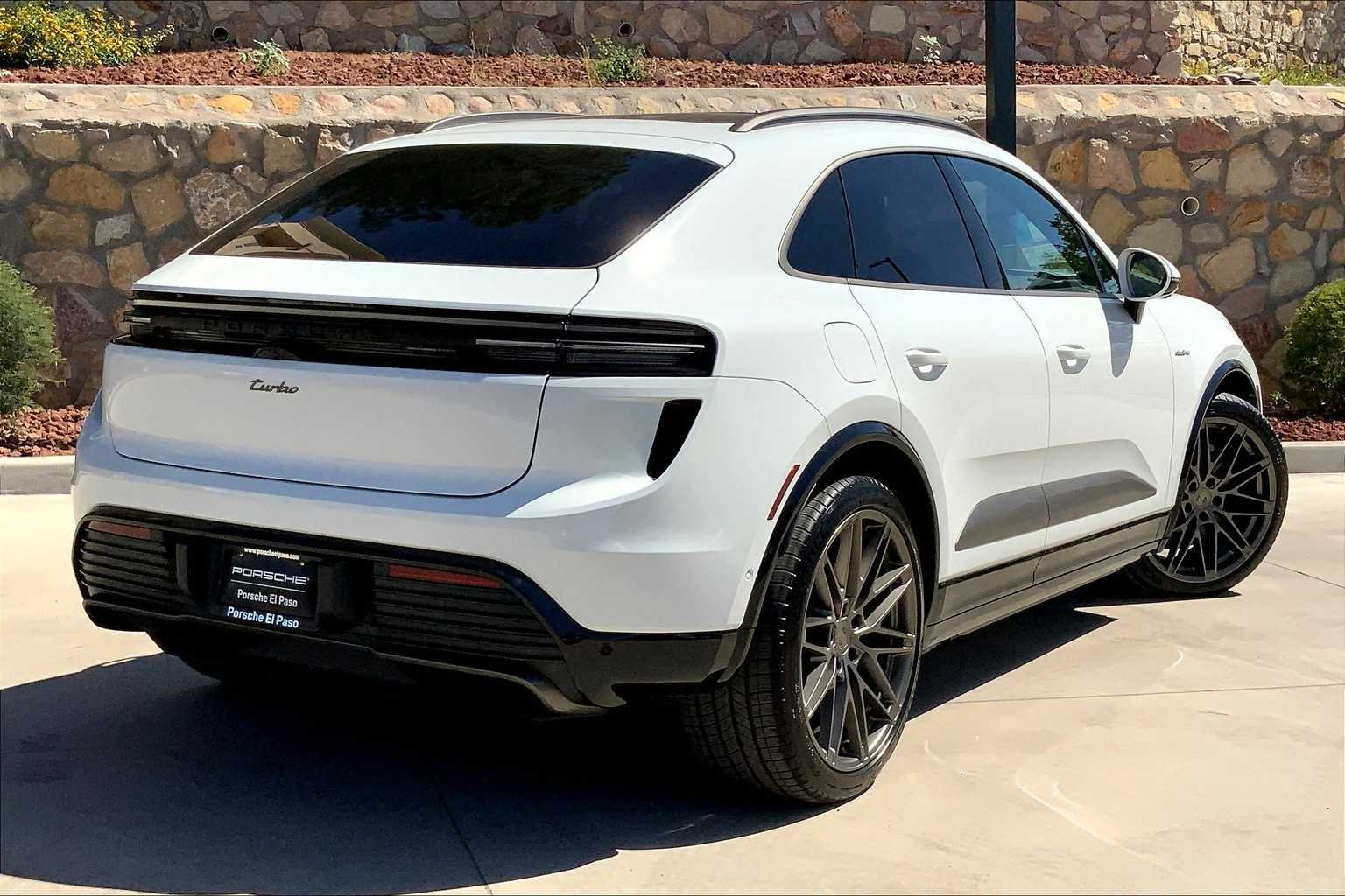 2025 Porsche Macan Turbo Electric - Photo 7