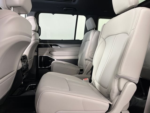 New 2026 Fathom Blue Pearl-Coat Exterior Paint (Late Availability) Jeep Limited Reserve image 7