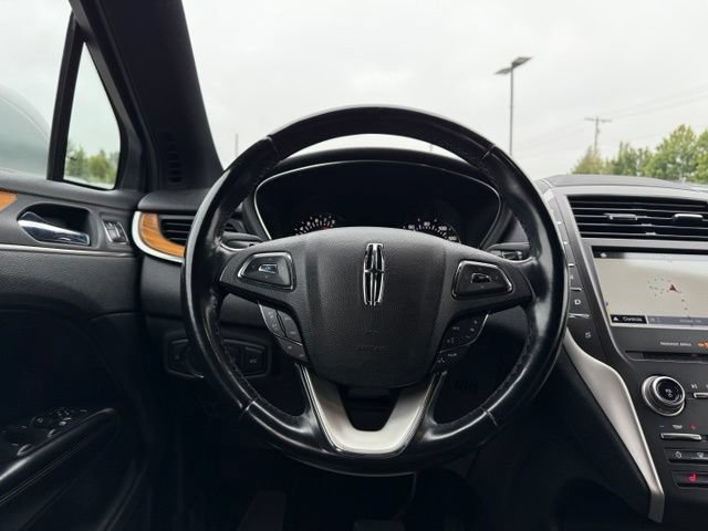 Used 2017 Ingot Silver Lincoln Select image 19