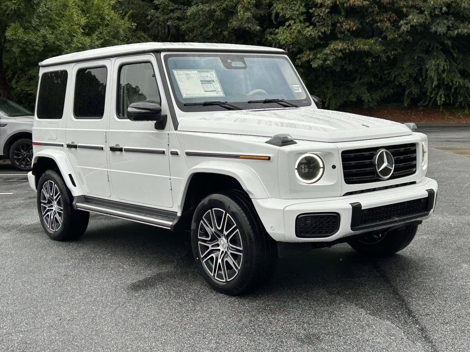 New 2027 MANUFAKTUR Moonlight White Metallic Mercedes-Benz G 580e SUV image 4