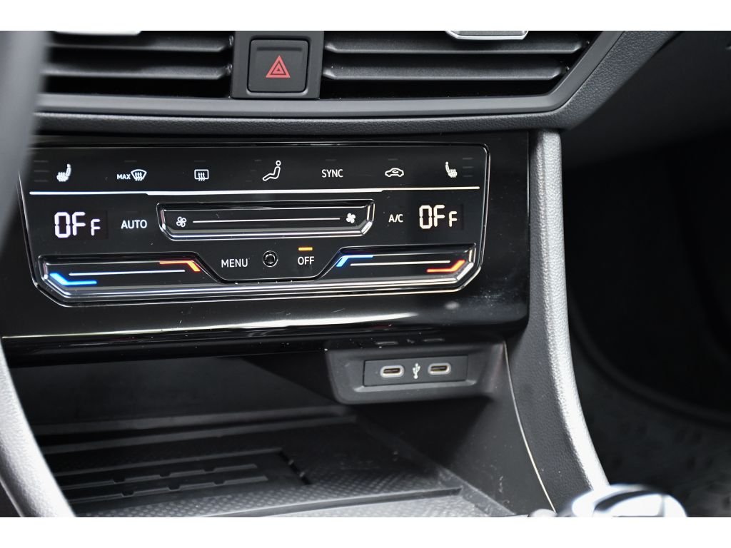 Used 2025 Opal White Pearl Volkswagen SE image 35