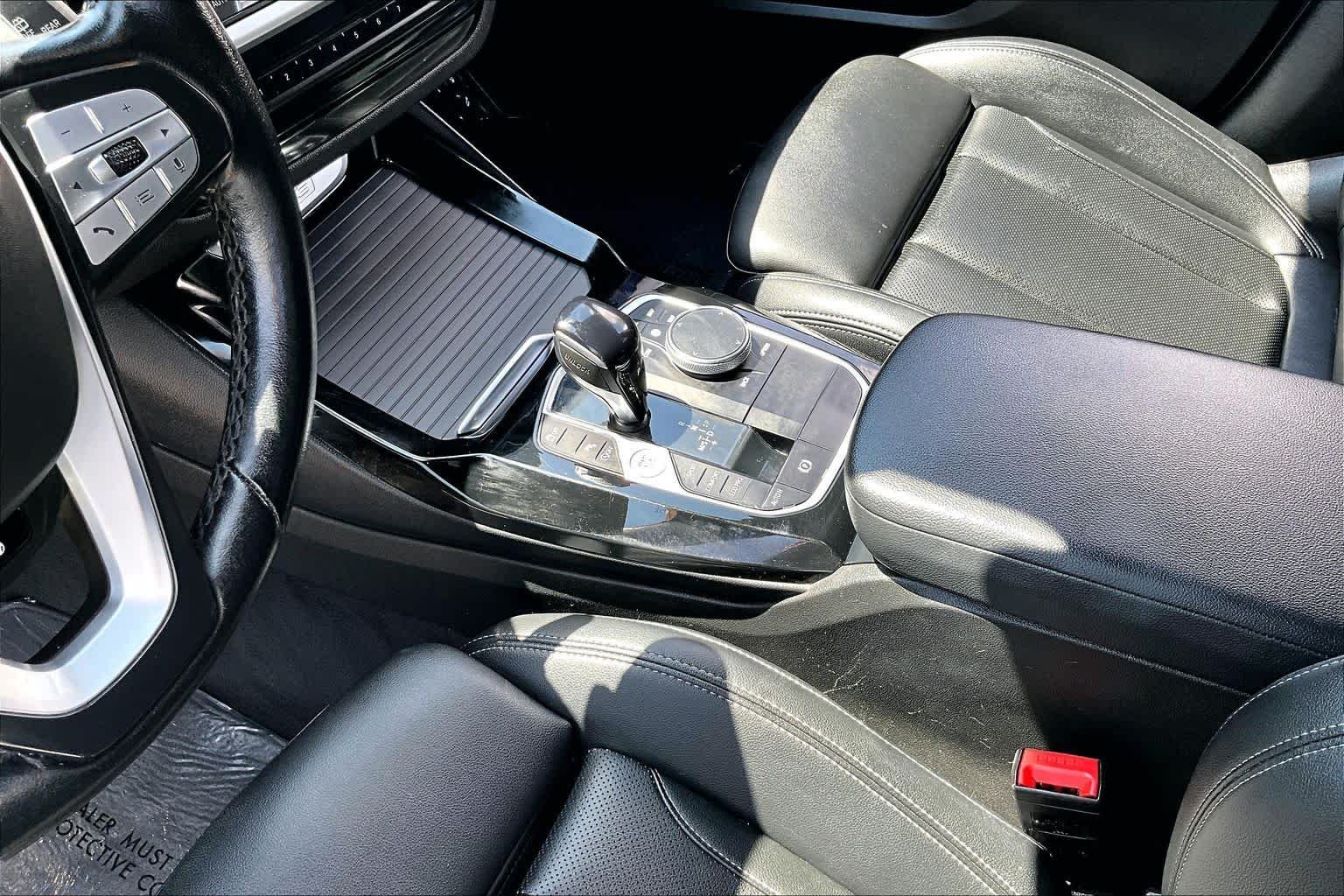 Used 2022 Jet Black BMW sDrive30i image 15