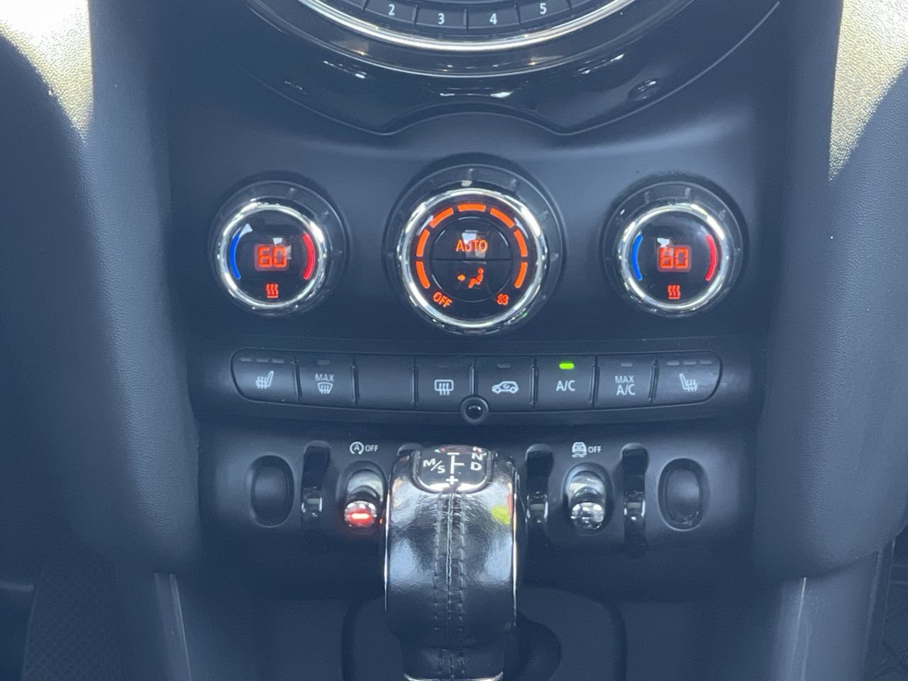 Used 2019 British Racing Green MINI Oxford Edition image 13