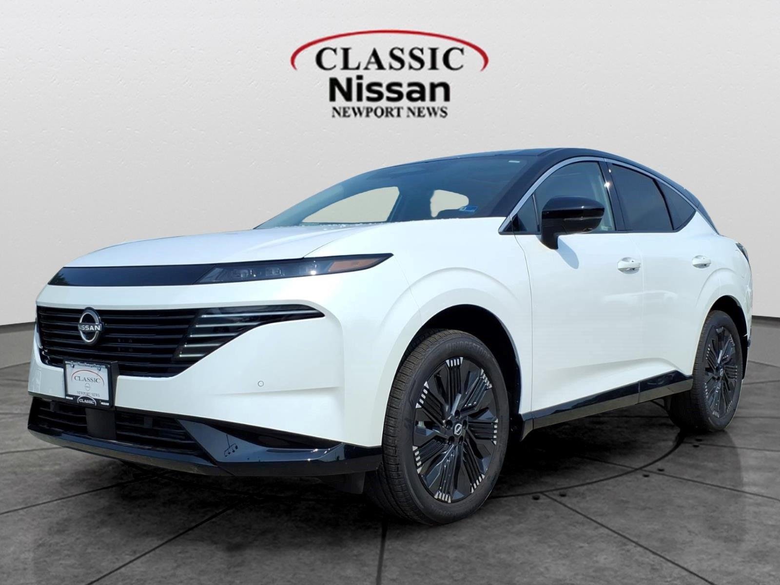 New 2026 Everest White Pearl TriCoat / Super Black Two-tone Nissan Platinum image 1