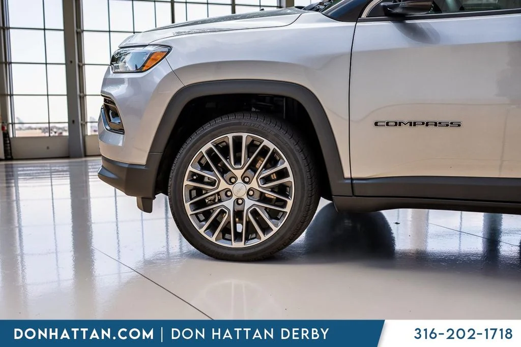 Used 2023 Silver Jeep Limited image 40