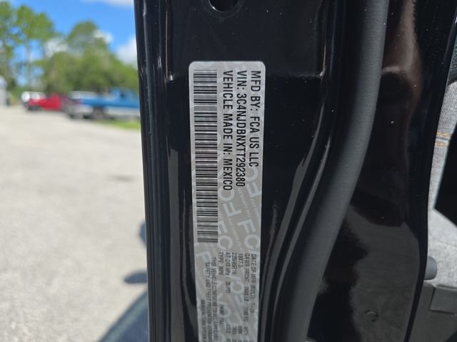 New 2026 Diamond Black Crystal Pearlcoat Jeep  image 29
