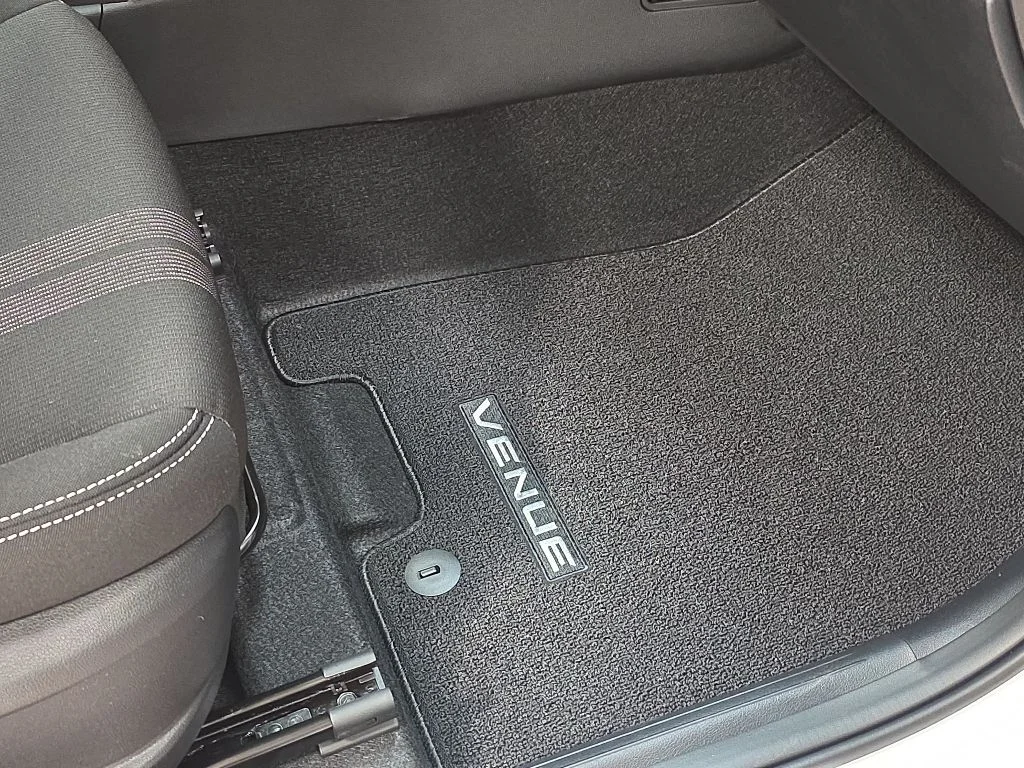 Used 2026 Lunar White Hyundai SEL image 9