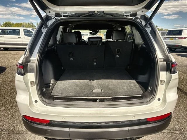 Used 2024 White Jeep Altitude image 22