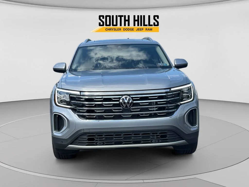 Used 2025  Volkswagen 2.0T SEL image 8