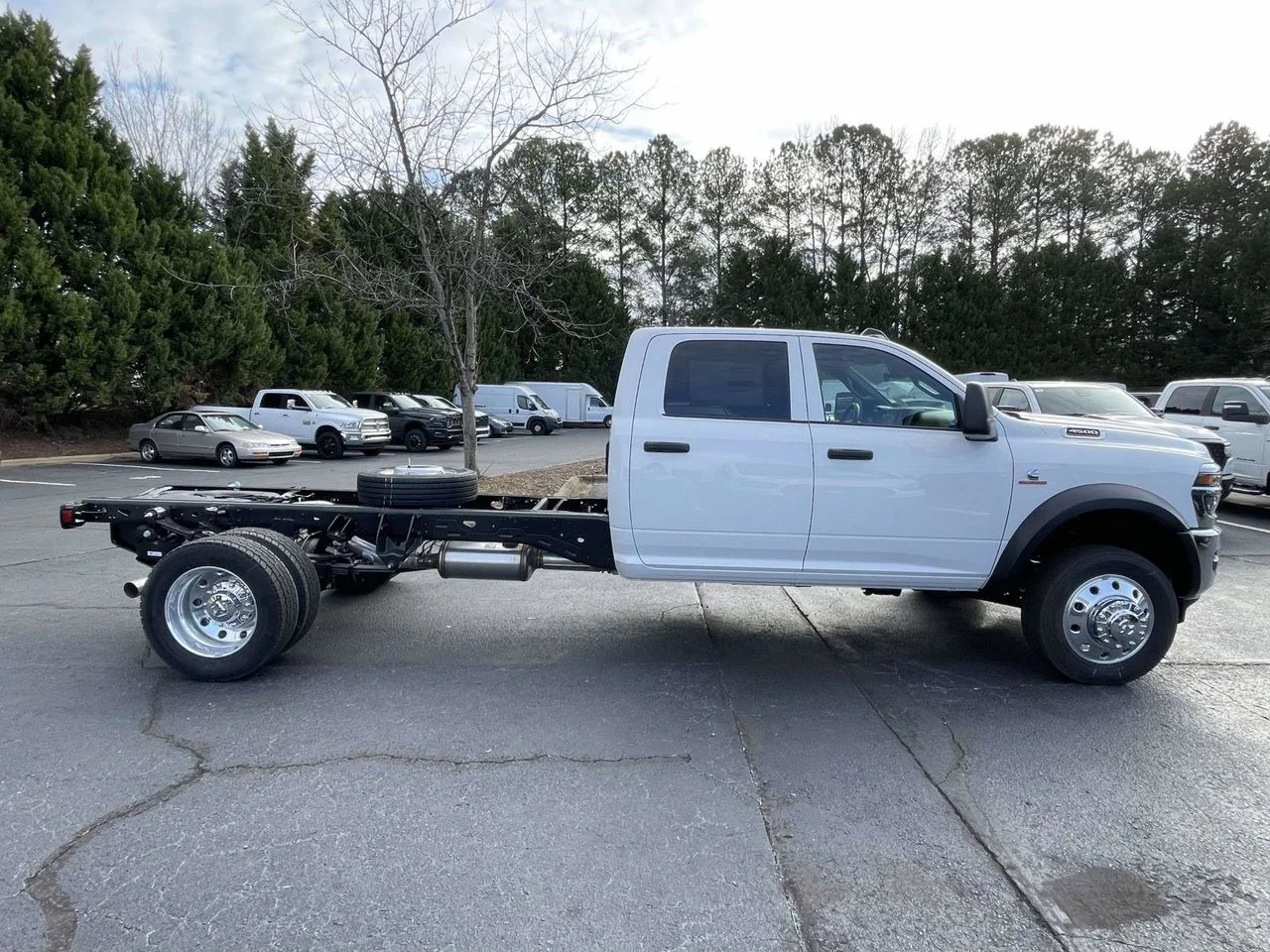 New 2026 Bright White Clear-Coat Exterior Paint RAM Tradesman image 10