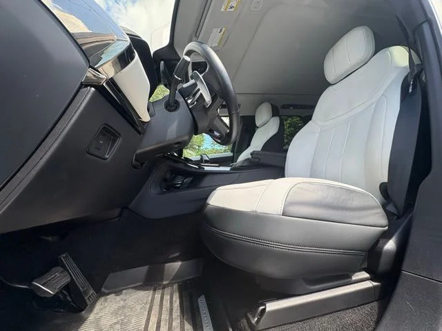 Used 2023 Blue Land Rover First Edition image 14