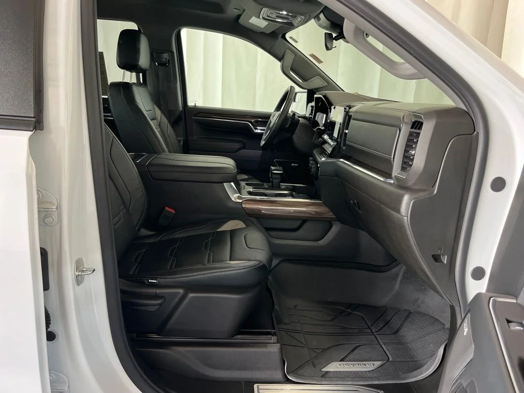 Used 2024 White Chevrolet RST image 19