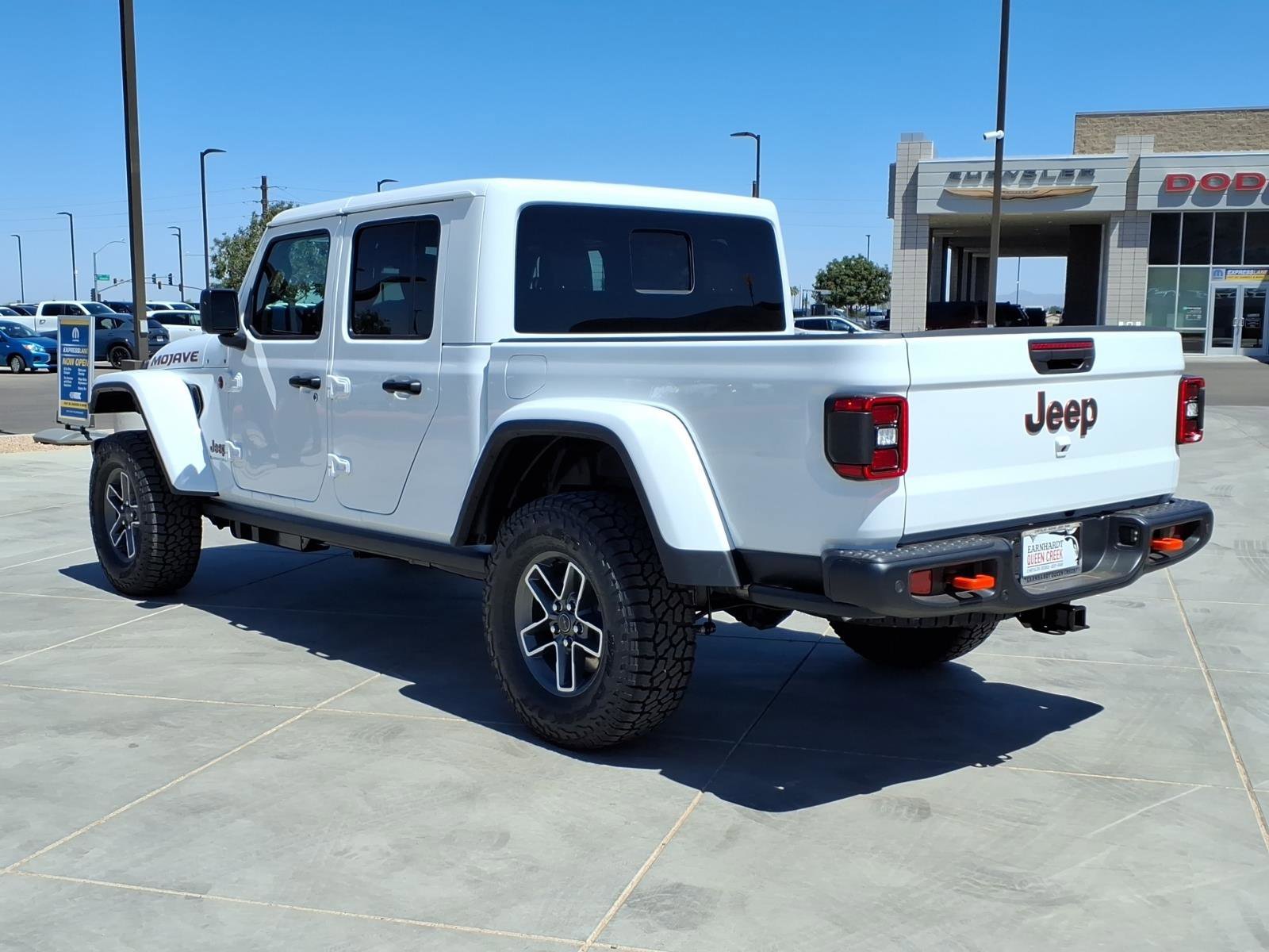 New 2026 Bright White Clear-Coat Exterior Paint Jeep Mojave X image 4