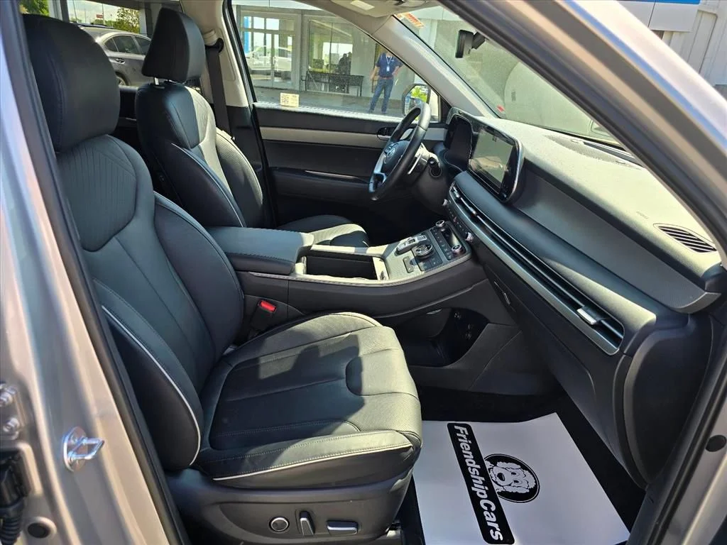 Used 2025 Silver Hyundai SEL image 15
