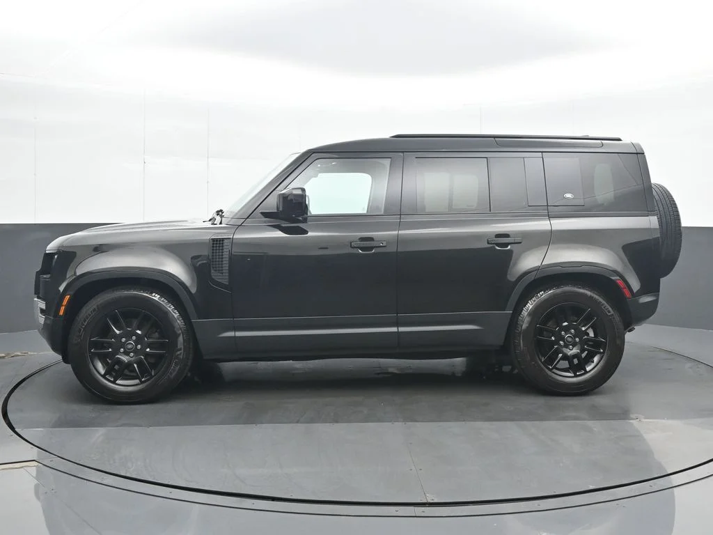 Used 2024 Black Land Rover S image 3