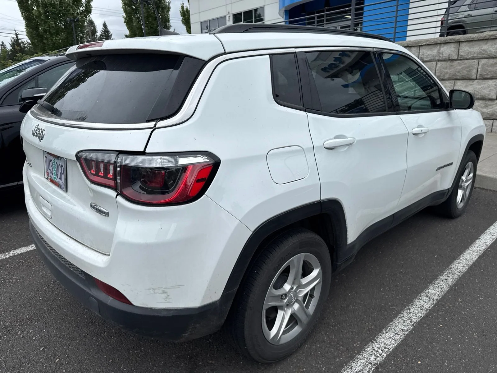 Used 2023 Bright White Clearcoat Jeep Latitude image 4