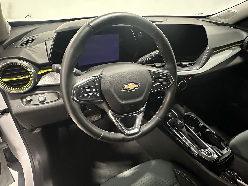 Used 2025 White Chevrolet LT image 21
