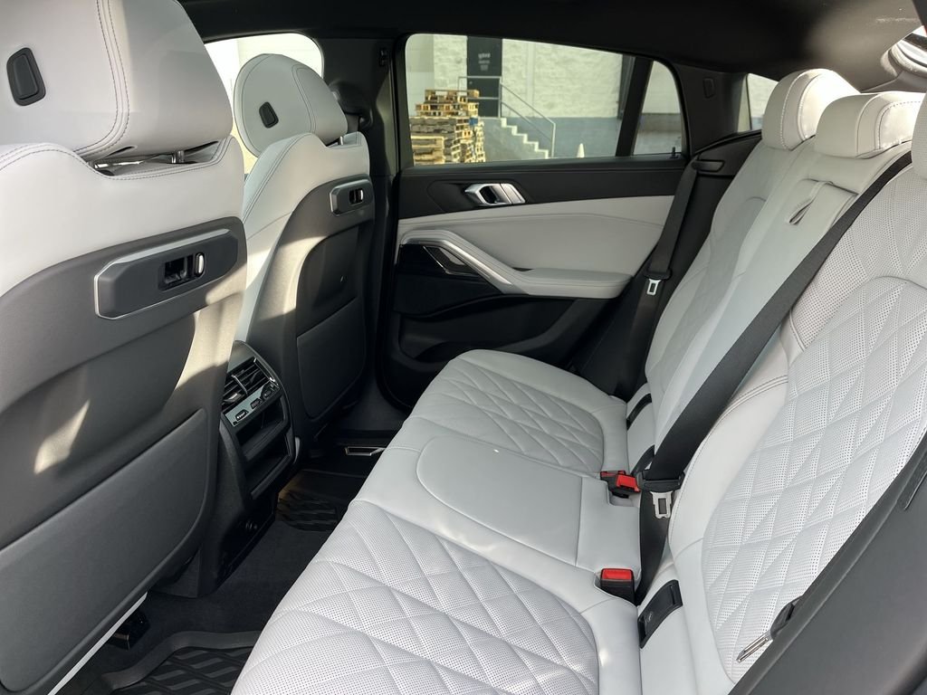 Used 2026 Gray Metallic BMW xDrive40i image 23