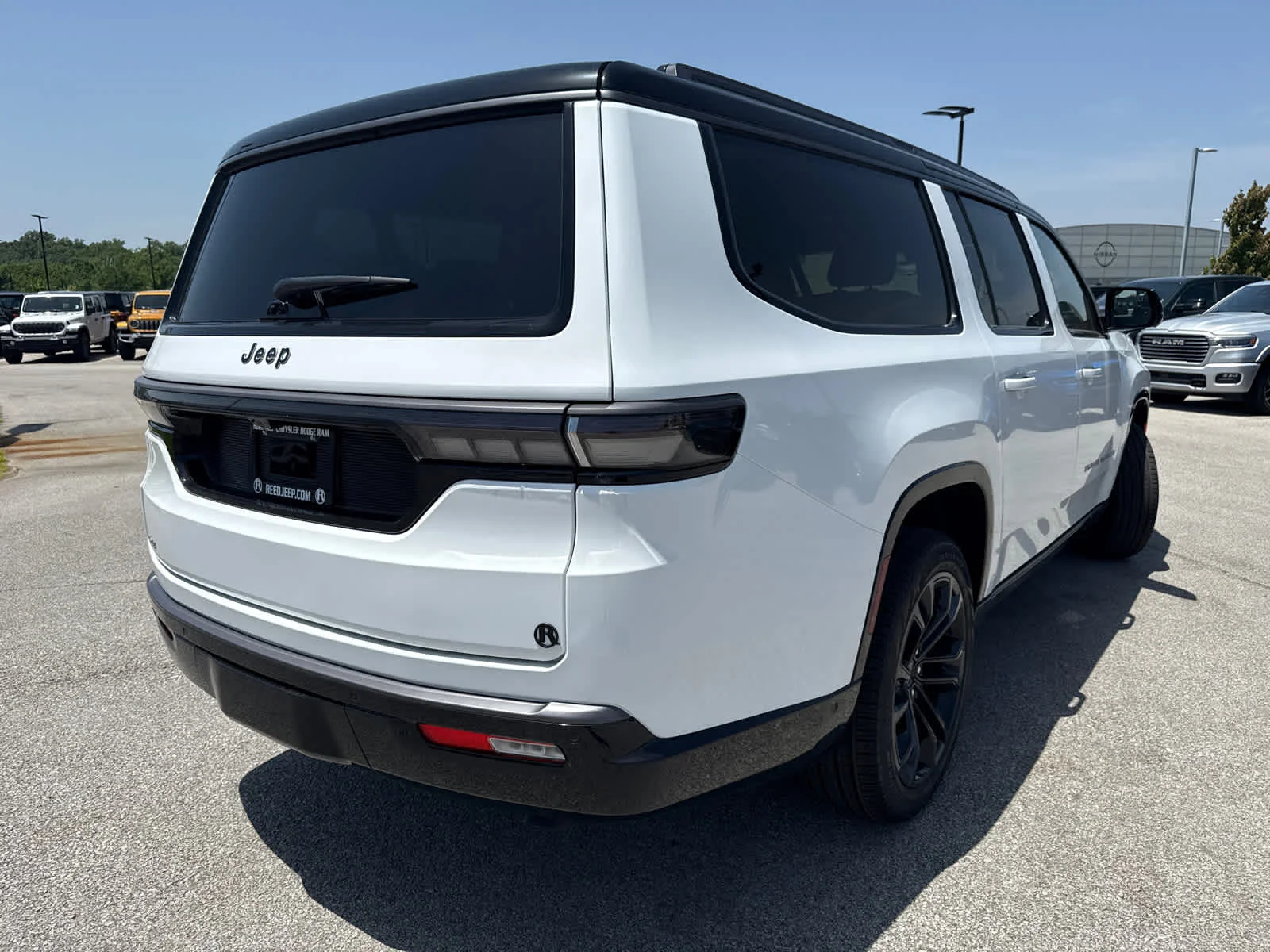 New 2026 Bright White Clearcoat Jeep Summit Reserve image 9
