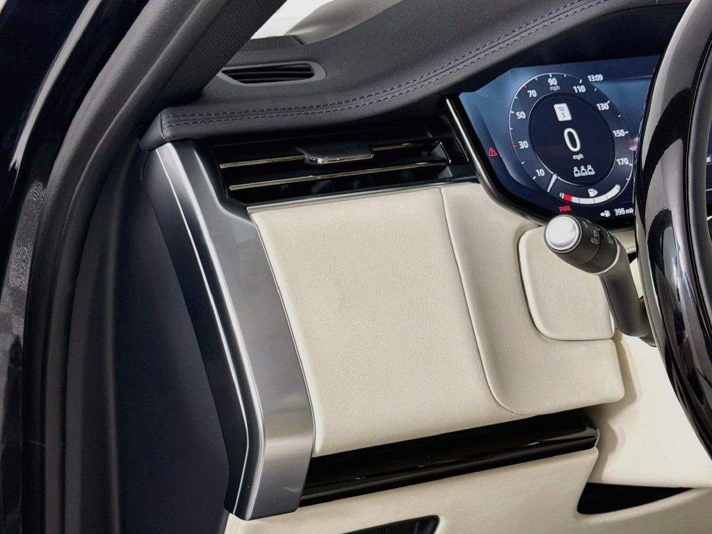 New 2027 Santorini Black Land Rover SE image 10