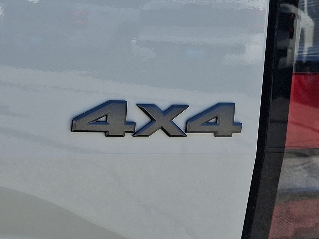 New 2026 Glacier White Nissan Crew Cab SV image 19