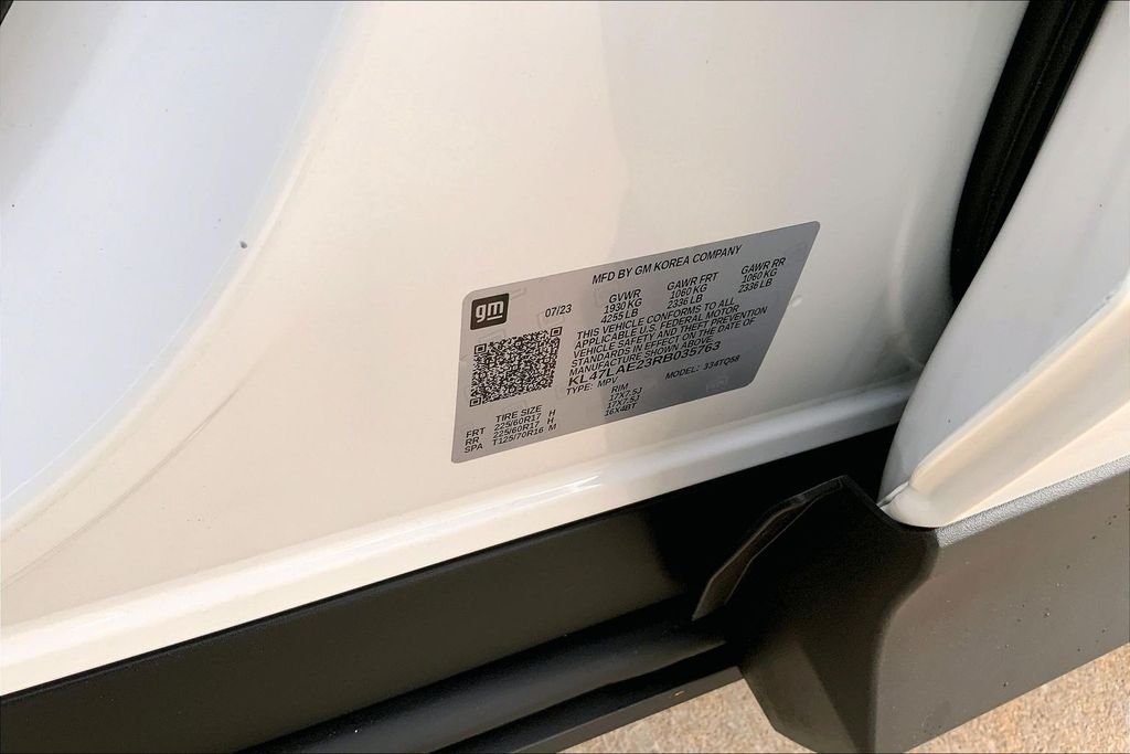 Used 2024 Summit White Buick Preferred image 33