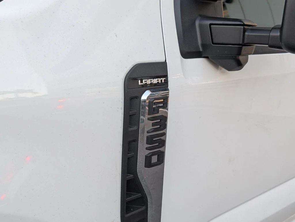 New 2026 Star White Metallic Tri-Coat Ford F-350® Lariat® image 4