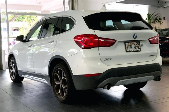 Used 2018 White BMW sDrive28i image 5