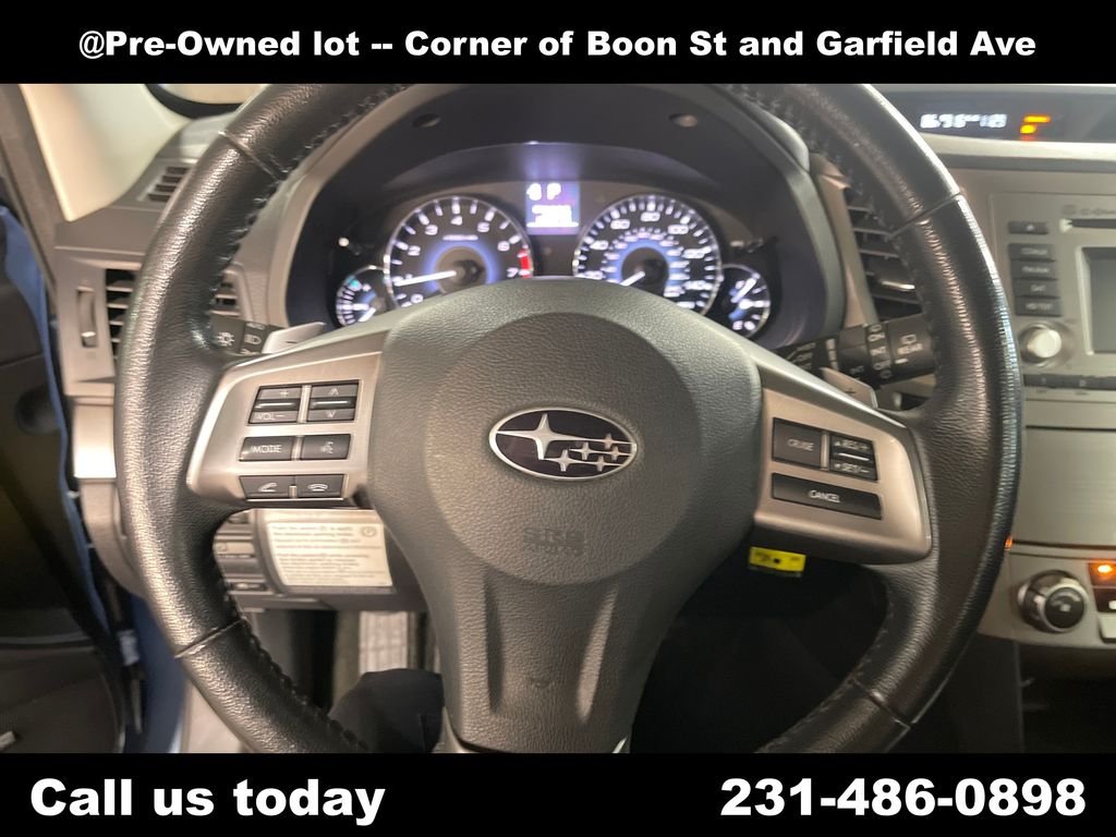 Used 2012  Subaru 2.5i Premium image 19