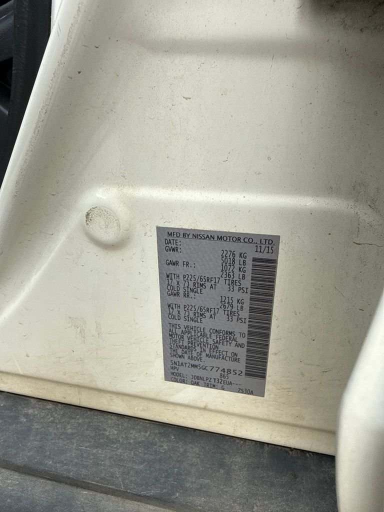 Used 2016 White Nissan S image 19