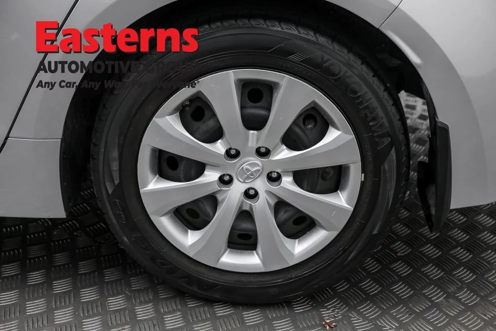 Used 2022 Silver Toyota LE image 31