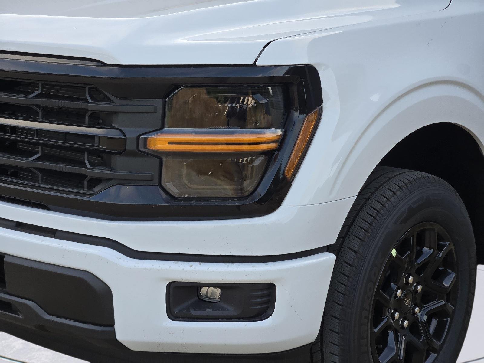 New 2026 Oxford White Ford XLT image 5