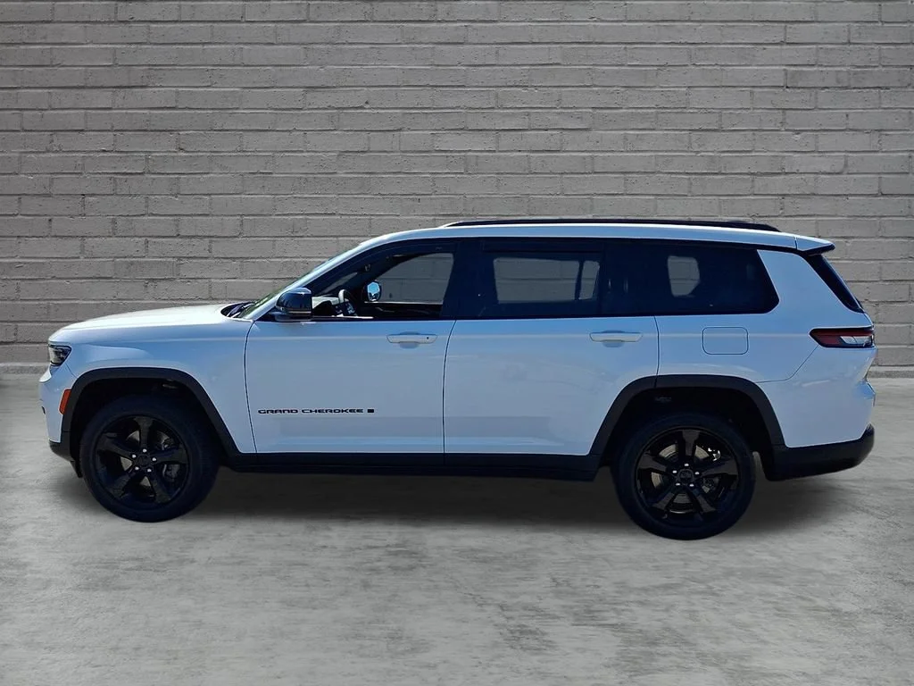 Used 2023 Bright White Clearcoat Jeep Altitude image 7