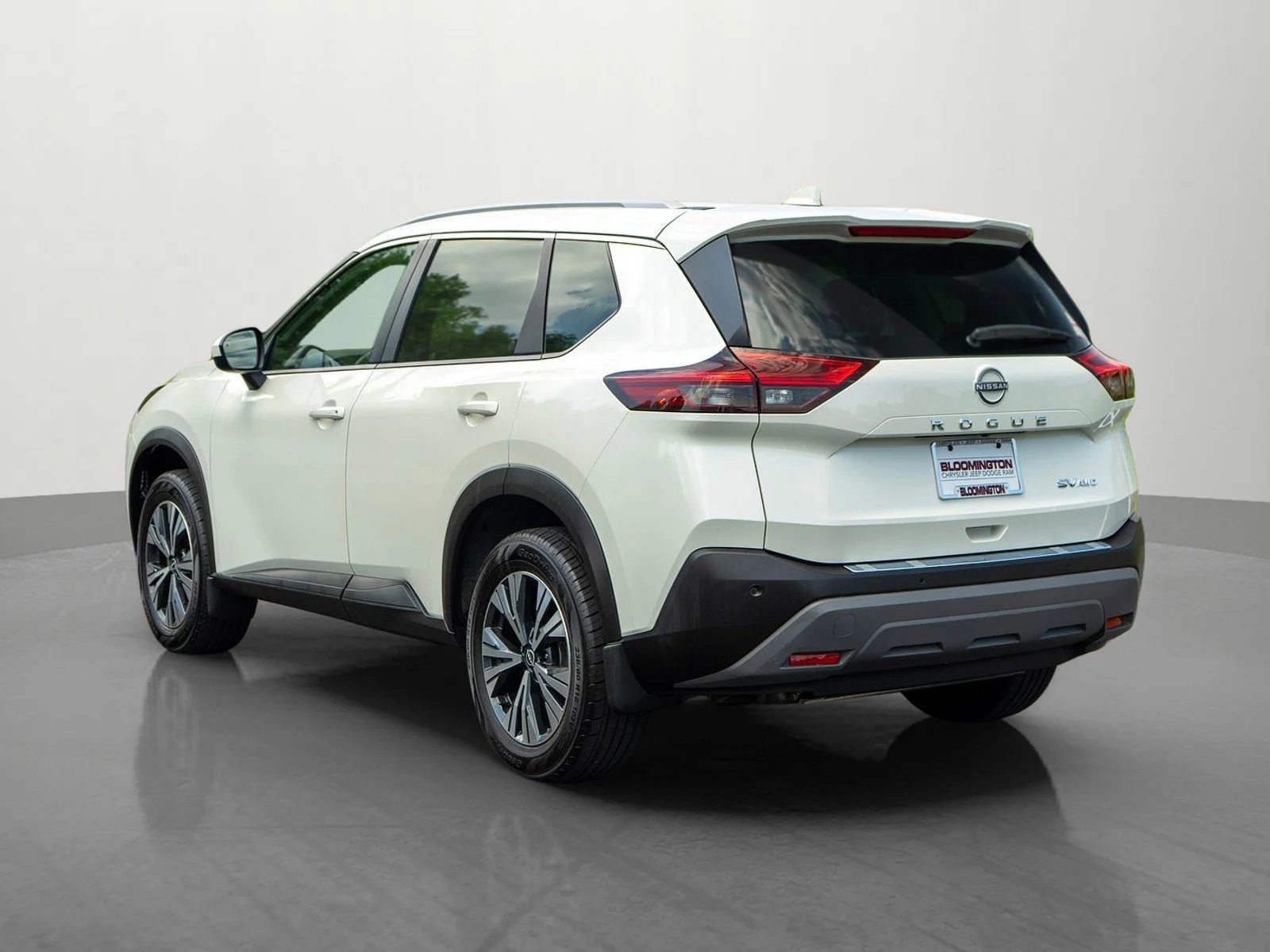 Used 2023 Pearl White Tricoat Nissan SV image 5