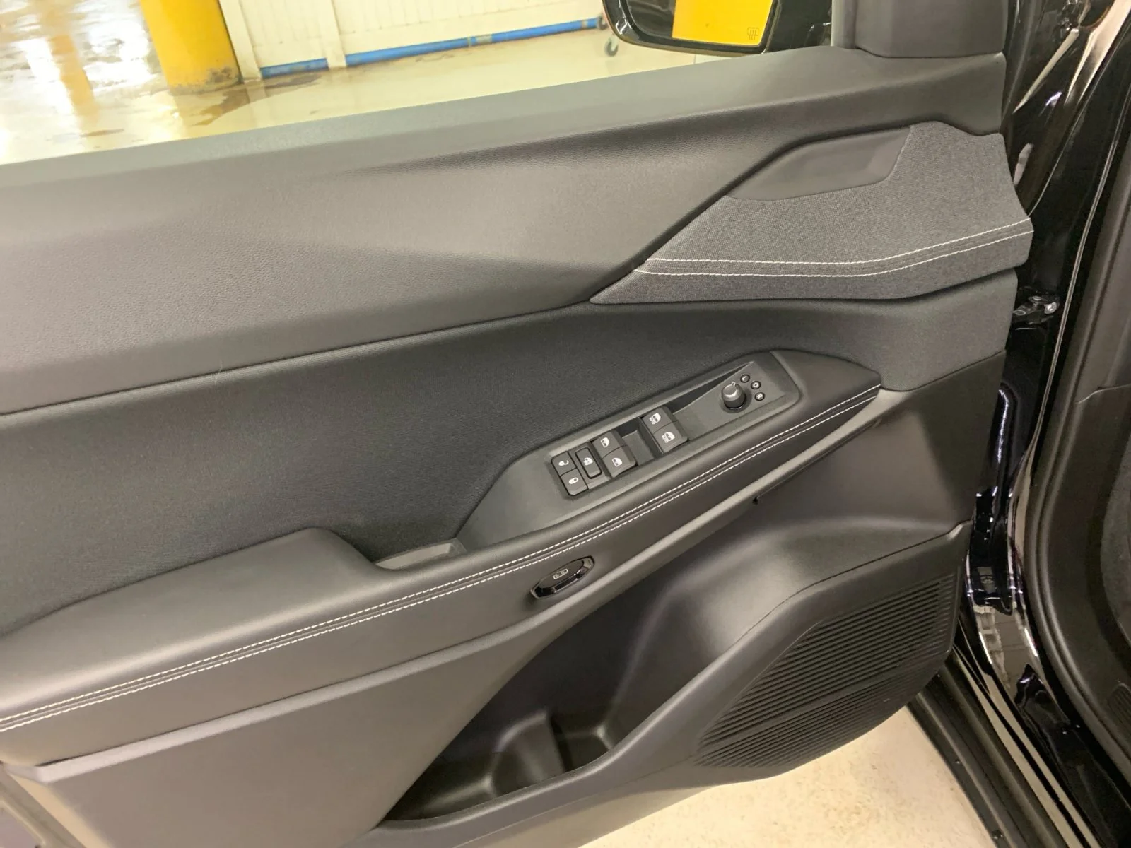 New 2026 Diamond Black Crystal Pearl Jeep Laredo image 11