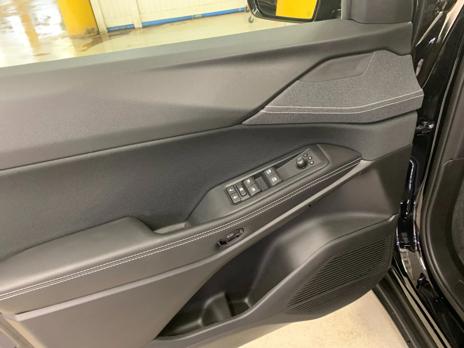 New 2026 Diamond Black Crystal Pearl Jeep Laredo image 11