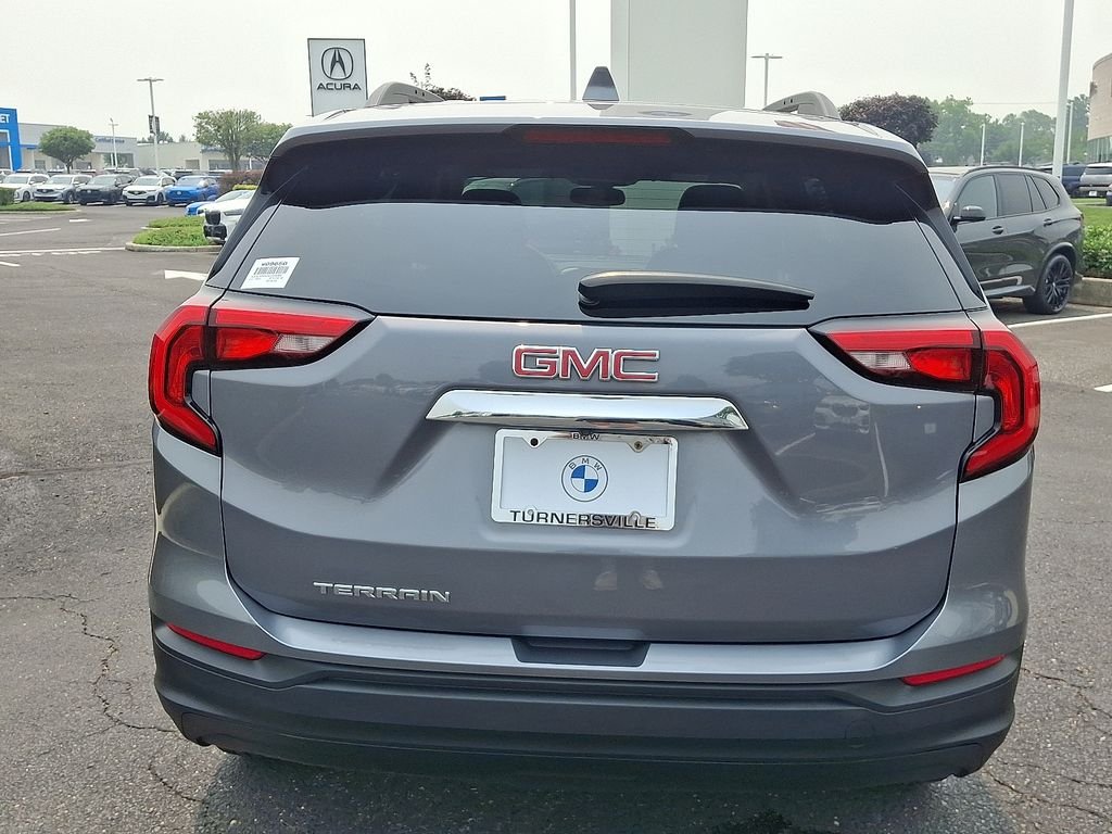 Used 2018 Steel Metallic GMC SLE image 5