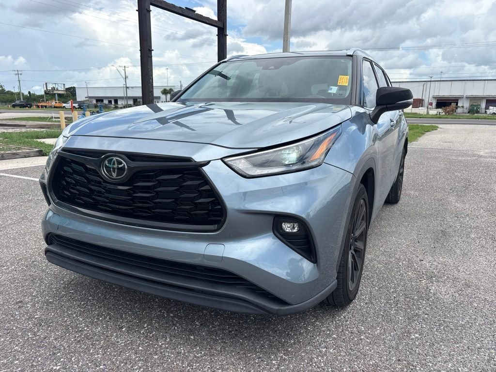 Used 2021  Toyota XLE image 5