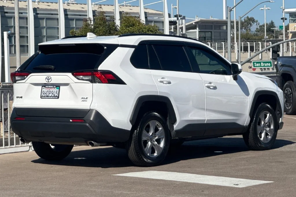 Used 2023 Ice Toyota XLE image 4