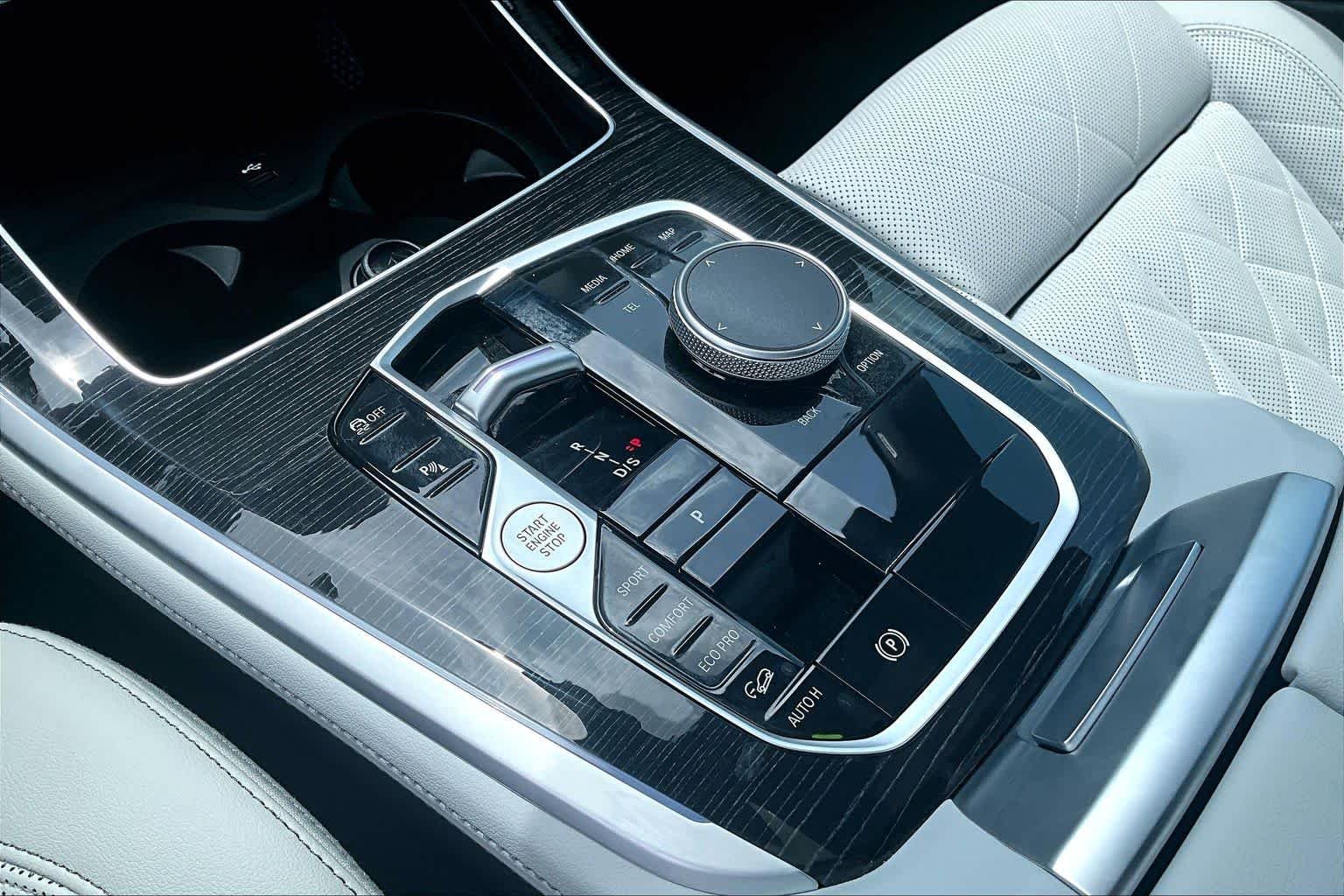 Used 2025 Alpine White BMW xDrive40i image 16