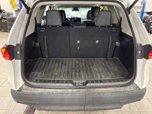 Used 2024 Pearl Toyota XLE image 9