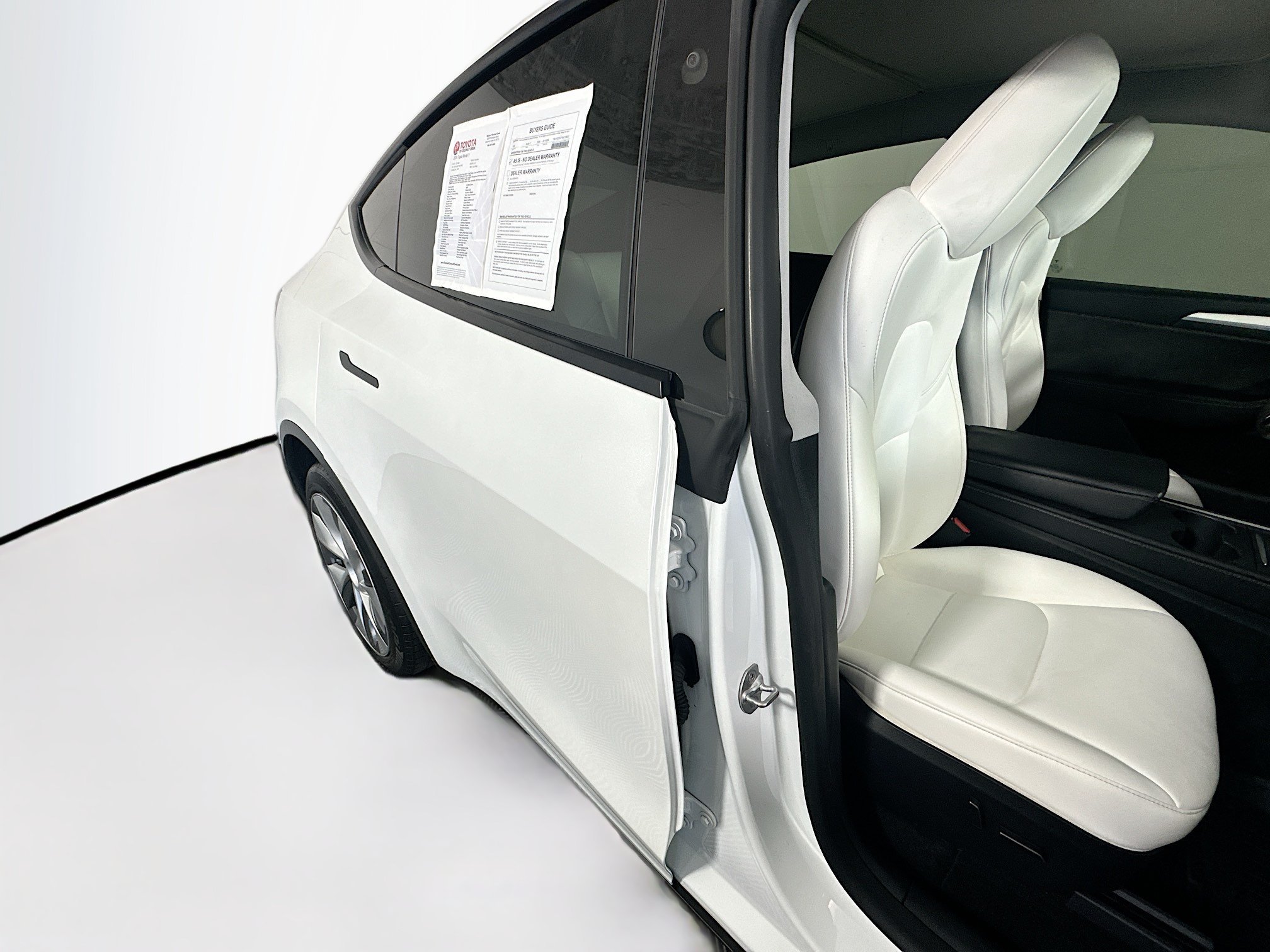 Used 2024 White Tesla Long Range image 27