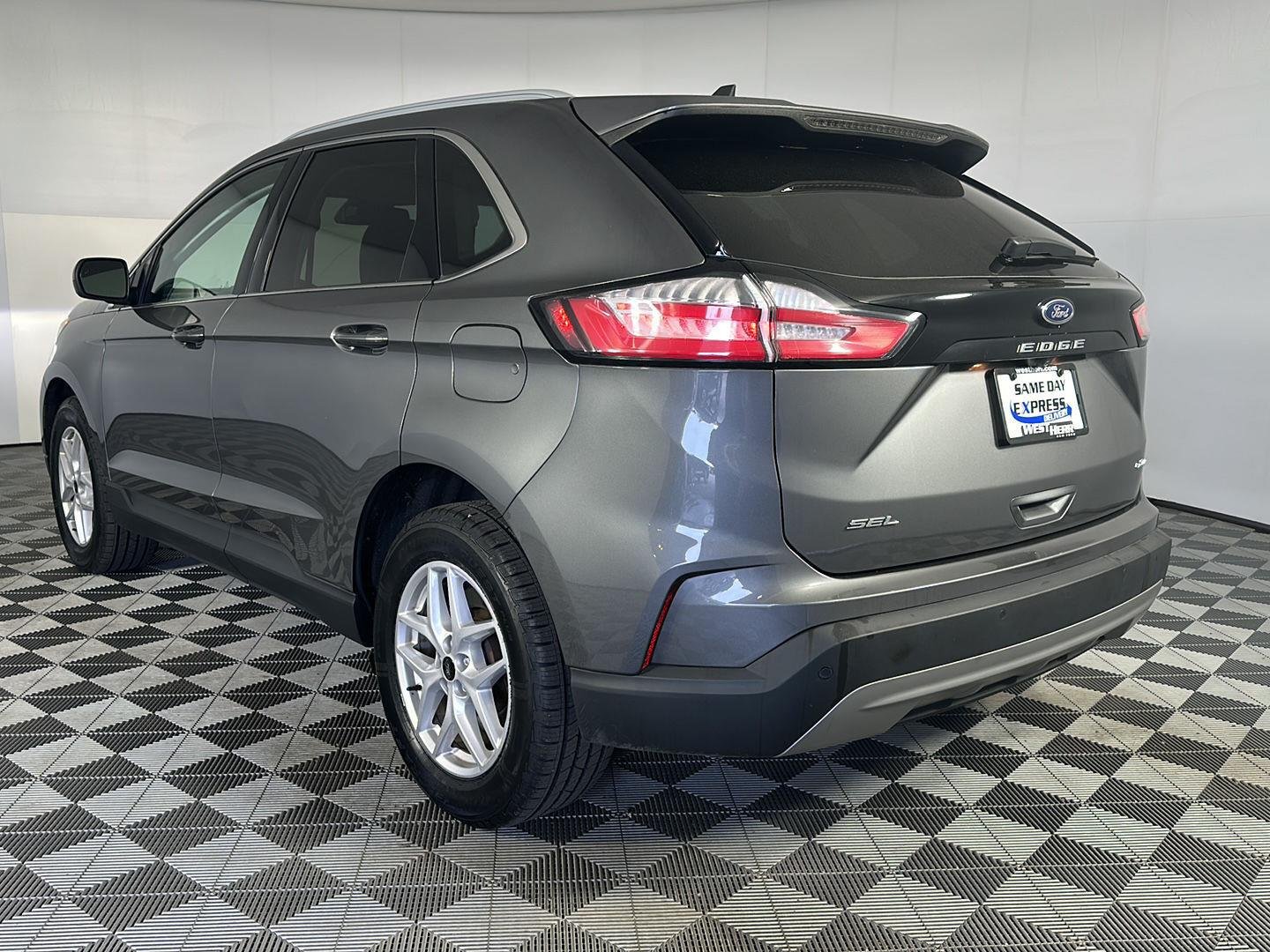 Used 2024 Carbonized Gray Ford SEL image 5